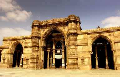 Teen Darwaja